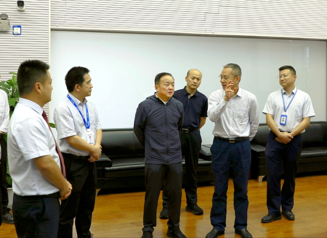 Hongxin과 그의 파티는 생산 안전 및 홍수 예방 및 준비에 대한 특별 검사를 수행하기 위해 Yichang 지역으로 갔다